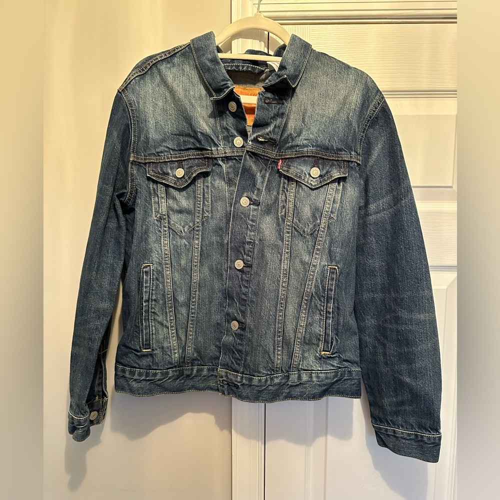 Levi’s Trucker Jean Jacket Size small women’s or men’s